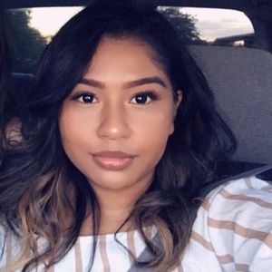 Meet your Posher, Desiree